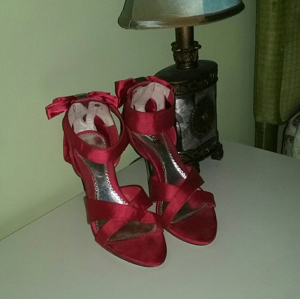 Shoes - Picture 4 of 6